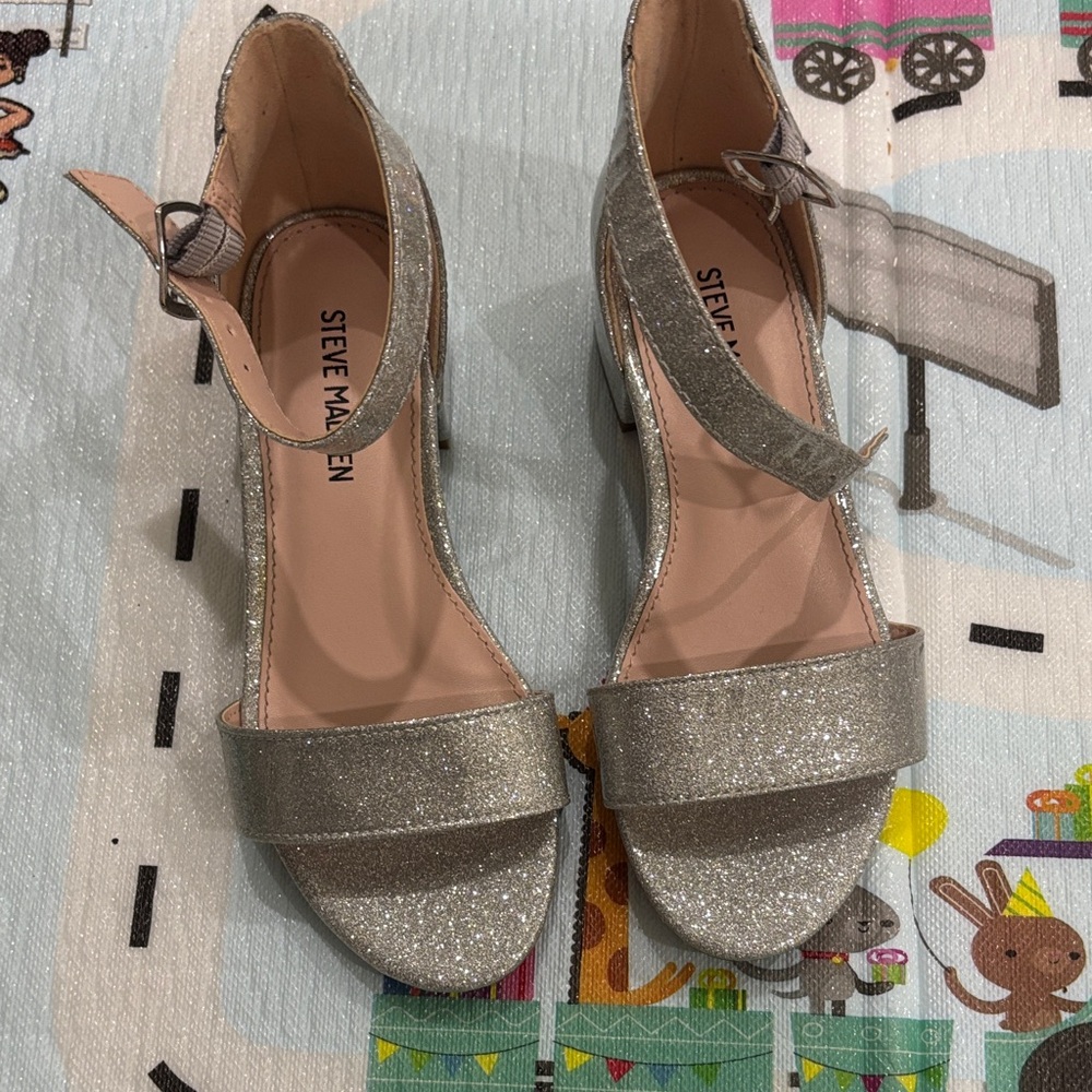 Steve Madden Glittery Silver Heels for girls sz 1